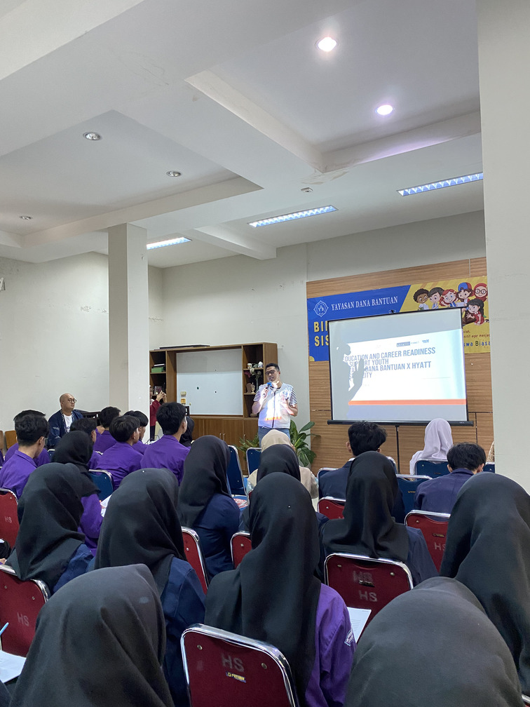 Sesi bimbingan siswa binaan YDB
