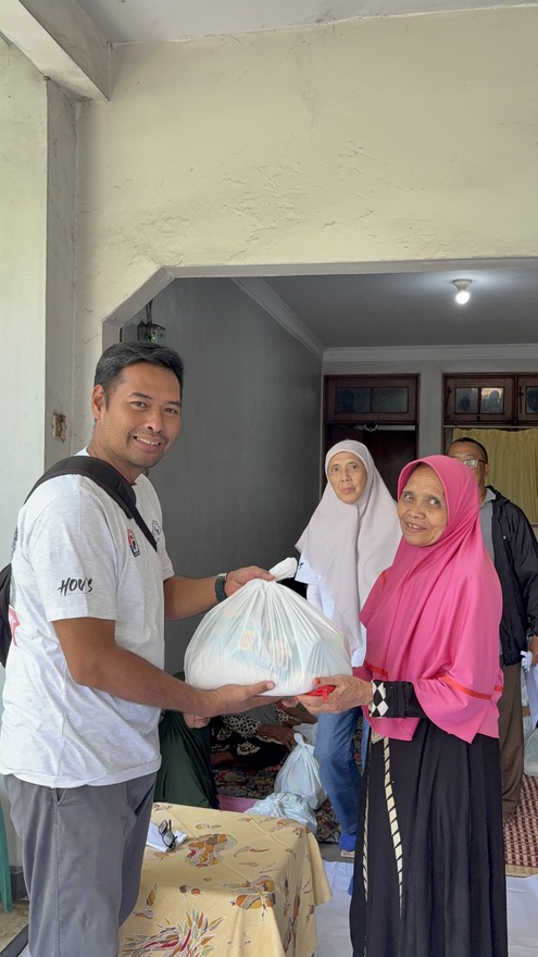 Distribusi bingkisan lebaran