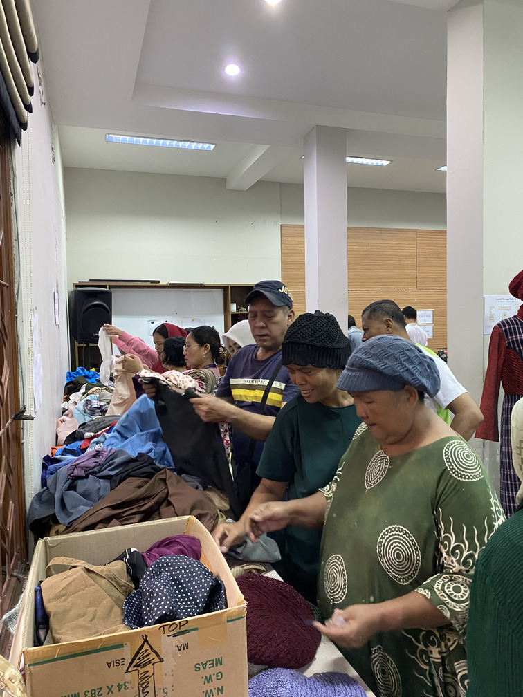 Suasana Garage Sale YDB