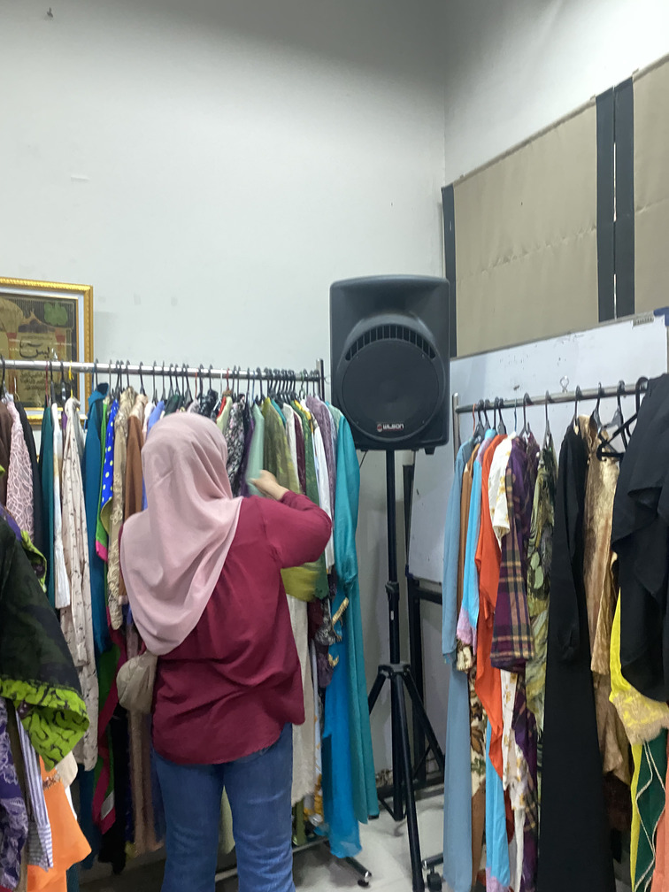 Pengunjung Garage Sale YDB